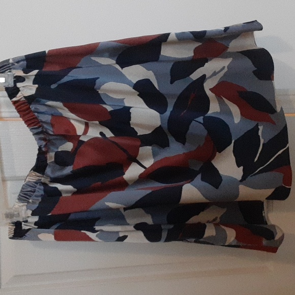 🌹 SimplyVera Vera Wang skirt. Medium. - Picture 2 of 7